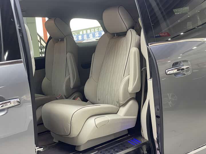 Фото 15 - Buick GL8 ES