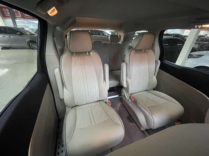 Фото 18 - Buick GL8 ES