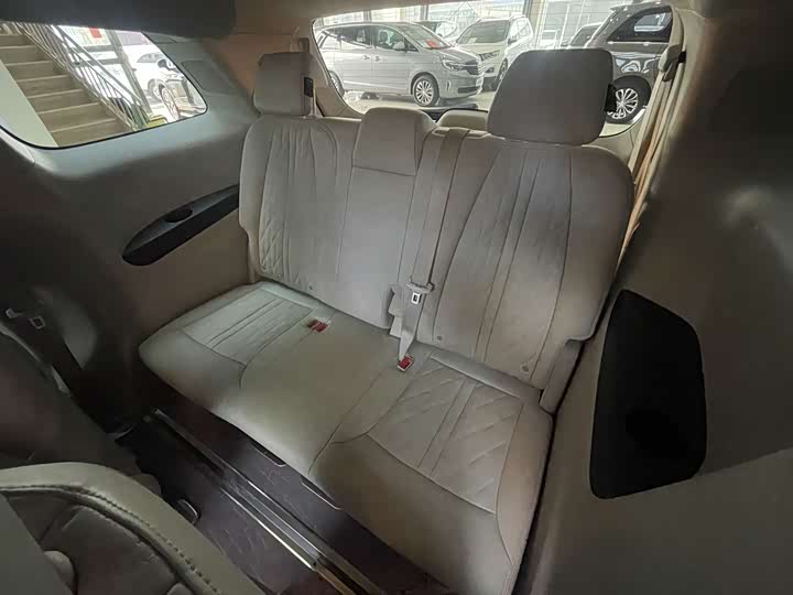 Фото 19 - Buick GL8 ES