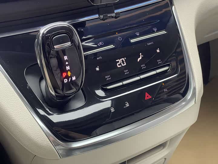 Фото 24 - Buick GL8 ES