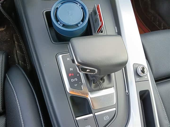 Фото 14 - Audi A4L