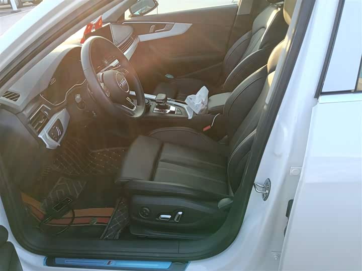 Фото 15 - Audi A4L