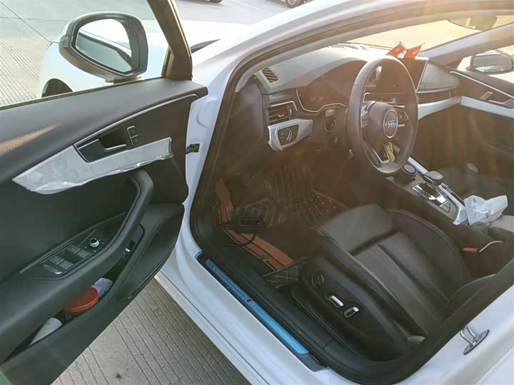 Фото 16 - Audi A4L