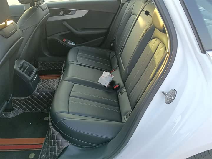 Фото 17 - Audi A4L