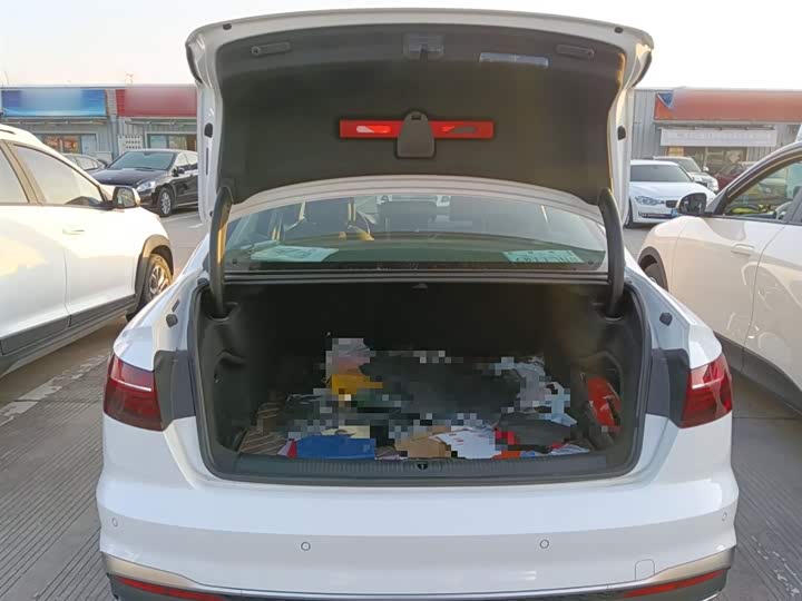 Фото 19 - Audi A4L