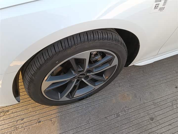 Фото 23 - Audi A4L