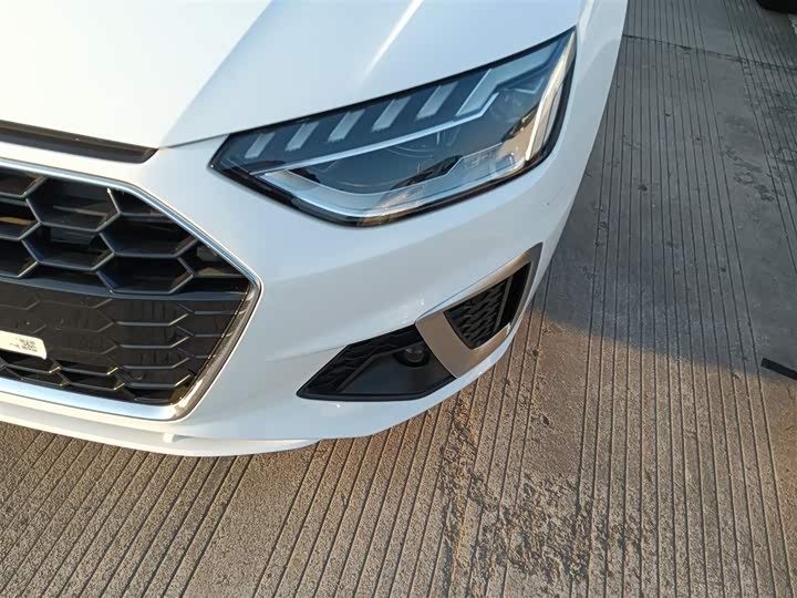 Фото 24 - Audi A4L