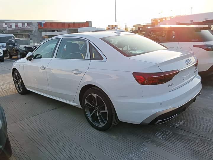 Фото 5 - Audi A4L