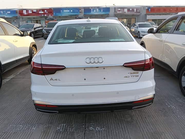 Фото 6 - Audi A4L