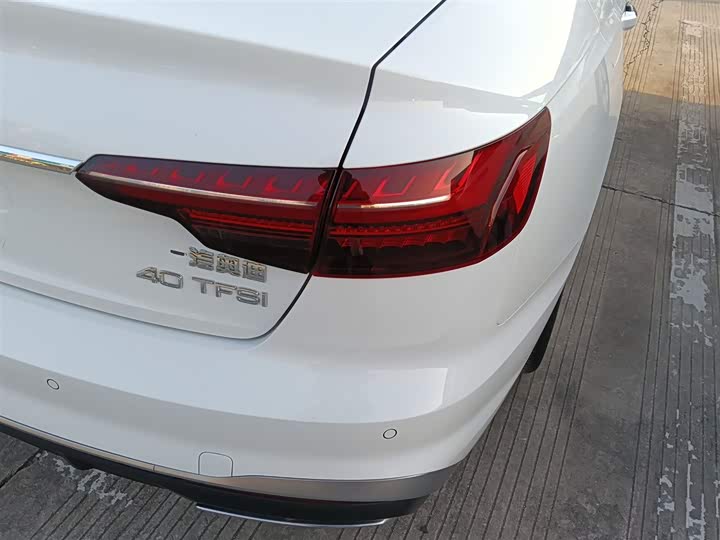 Фото 8 - Audi A4L