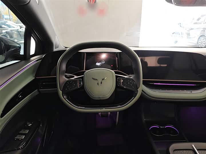 Фото 11 - Hongqi EH7