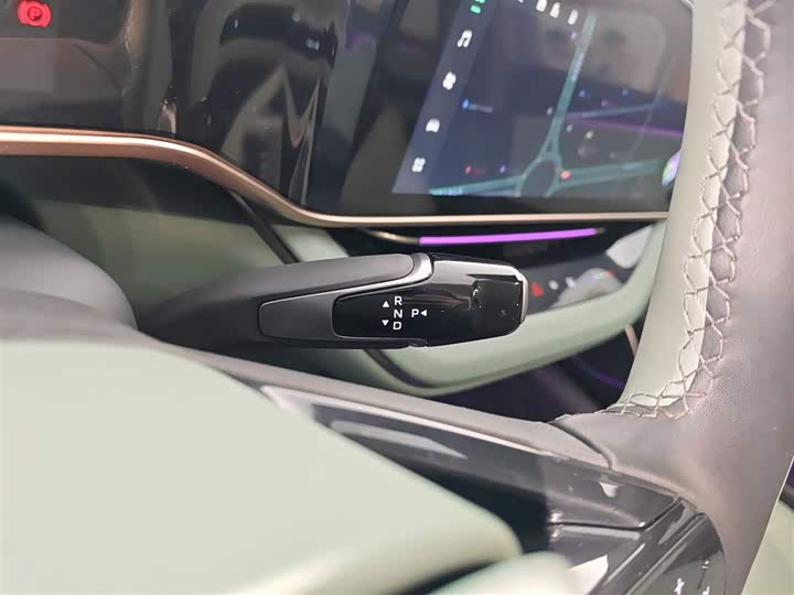 Фото 14 - Hongqi EH7