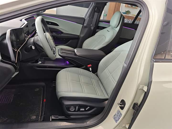 Фото 15 - Hongqi EH7