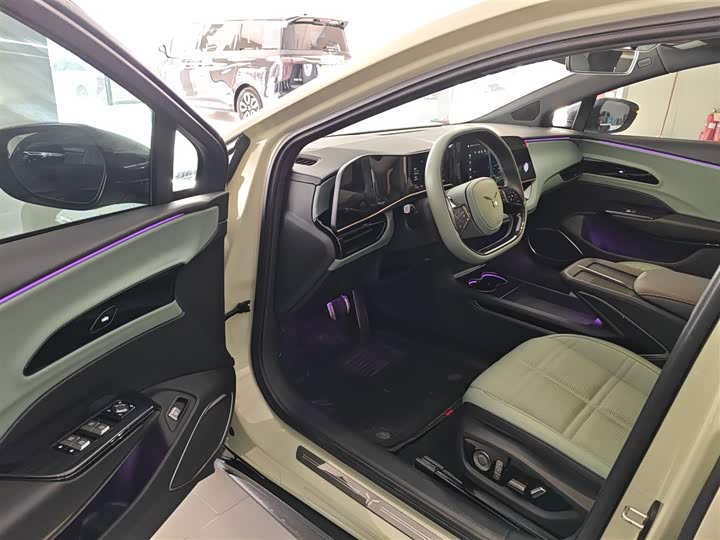 Фото 16 - Hongqi EH7