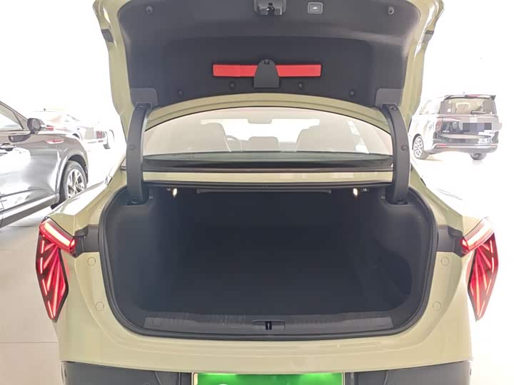 Фото 19 - Hongqi EH7