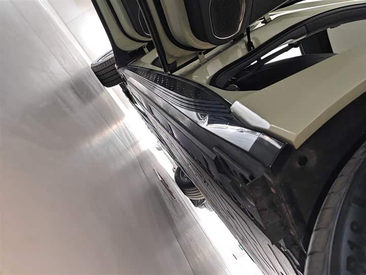 Фото 22 - Hongqi EH7