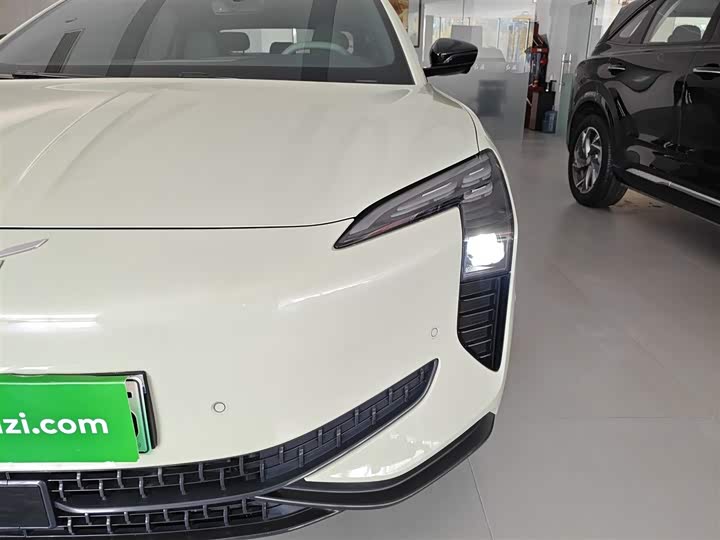 Фото 24 - Hongqi EH7