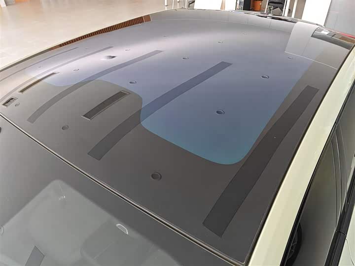 Фото 27 - Hongqi EH7