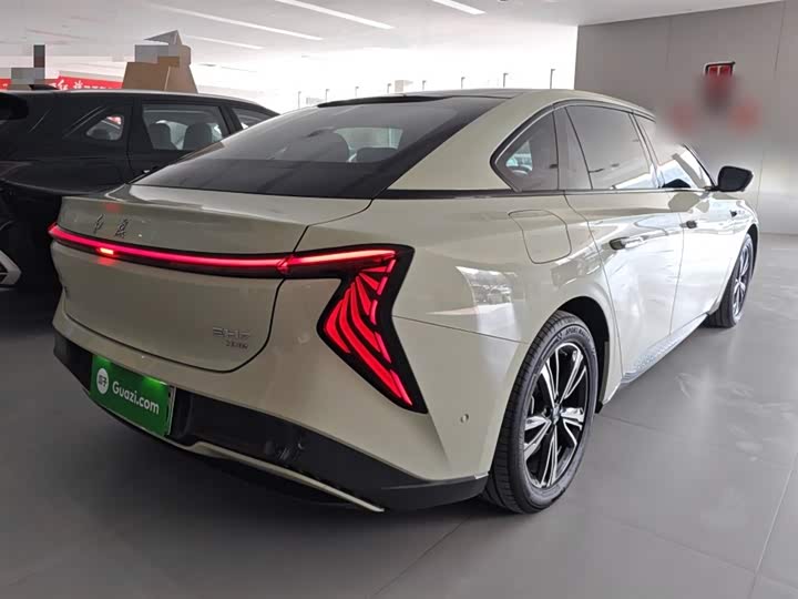 Фото 7 - Hongqi EH7