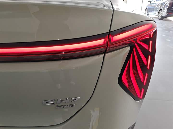 Фото 8 - Hongqi EH7