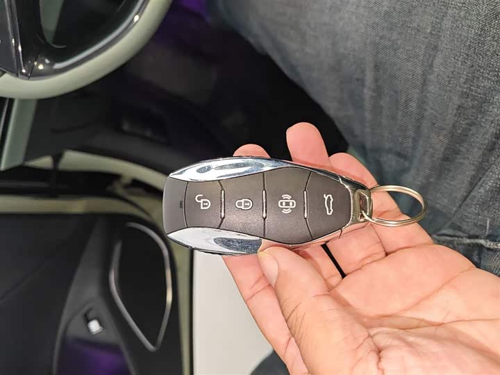 Фото 9 - Hongqi EH7