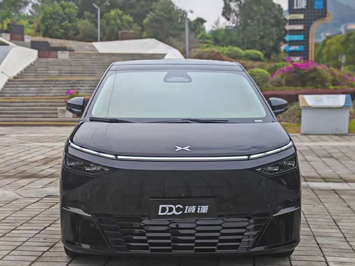 Фото 2 - XPeng X9