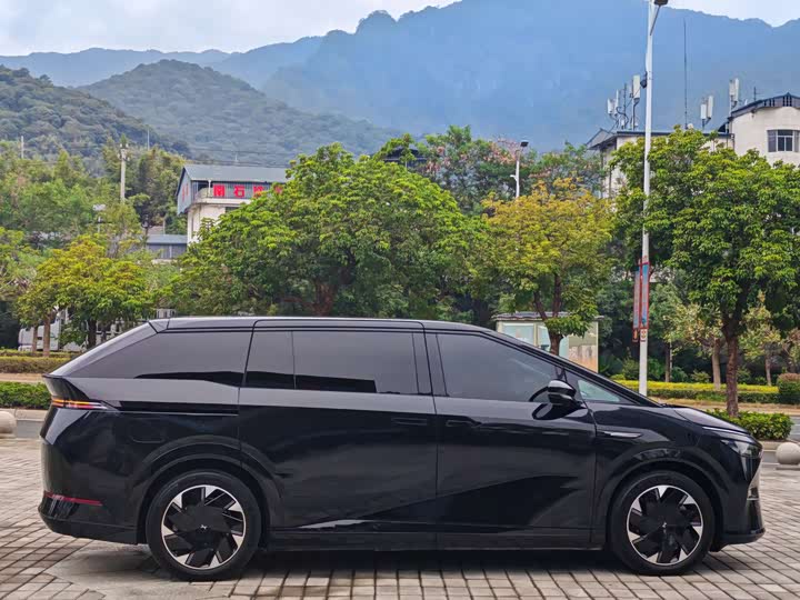 Фото 6 - XPeng X9