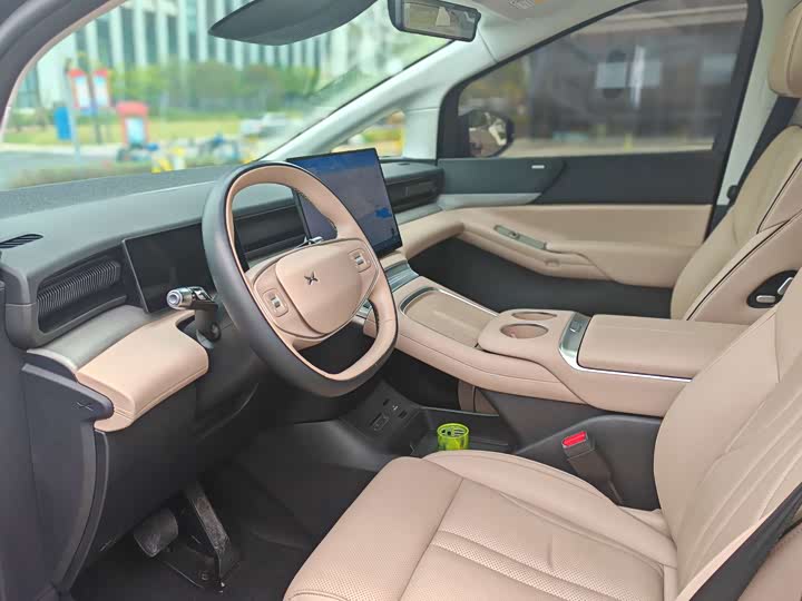 Фото 8 - XPeng X9