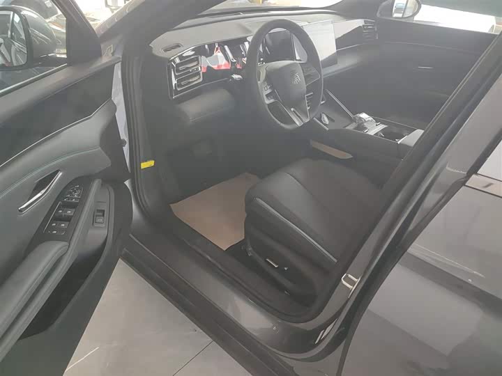 Фото 16 - BYD Qin L