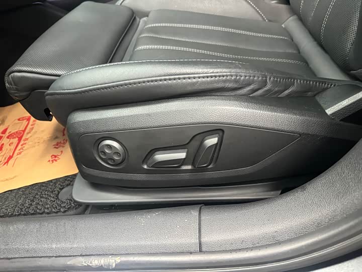 Фото 10 - Audi A4L