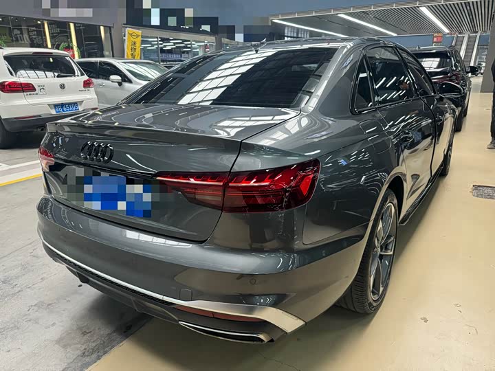 Фото 11 - Audi A4L