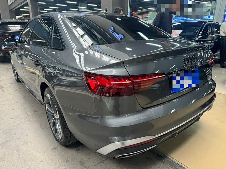 Фото 12 - Audi A4L