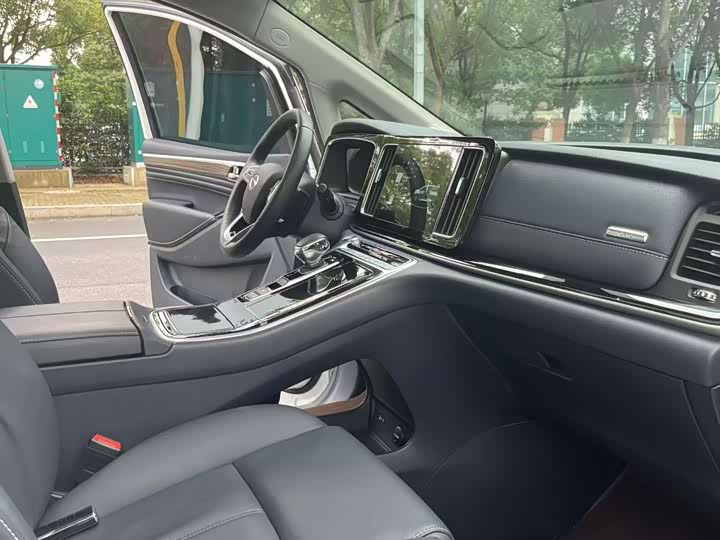 Фото 3 - GAC Trumpchi M8