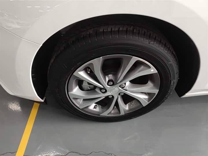 Фото 23 - Buick Verano