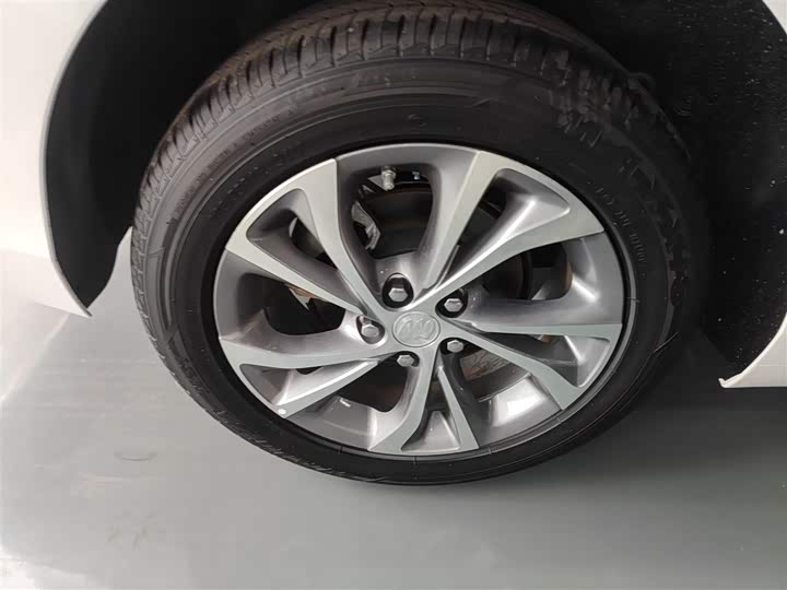 Фото 26 - Buick Verano