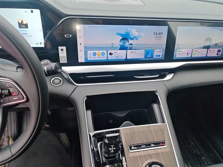 Фото 13 - Geely Monjaro