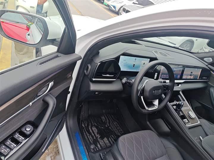 Фото 16 - Geely Monjaro