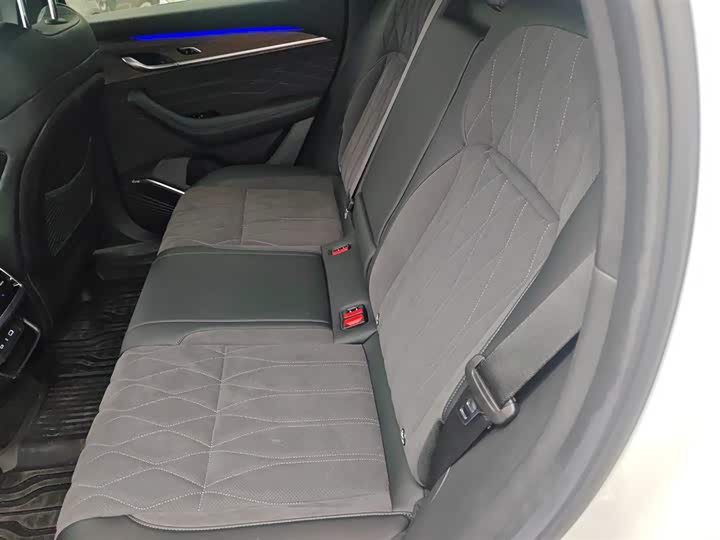 Фото 17 - Geely Monjaro