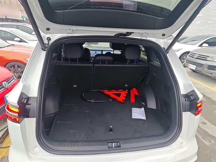 Фото 19 - Geely Monjaro