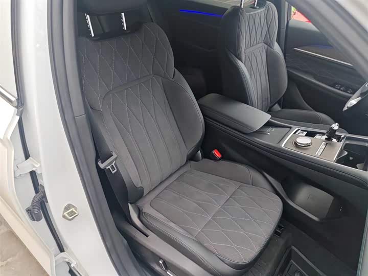 Фото 25 - Geely Monjaro