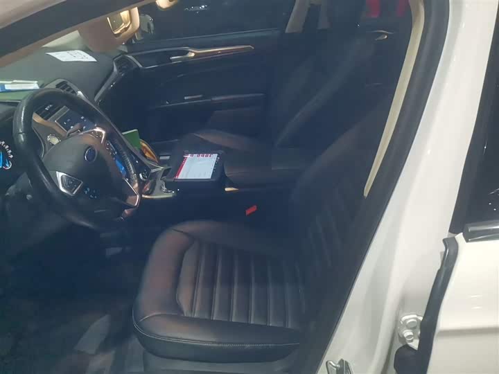 Фото 15 - Ford Mondeo