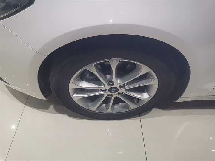 Фото 23 - Ford Mondeo