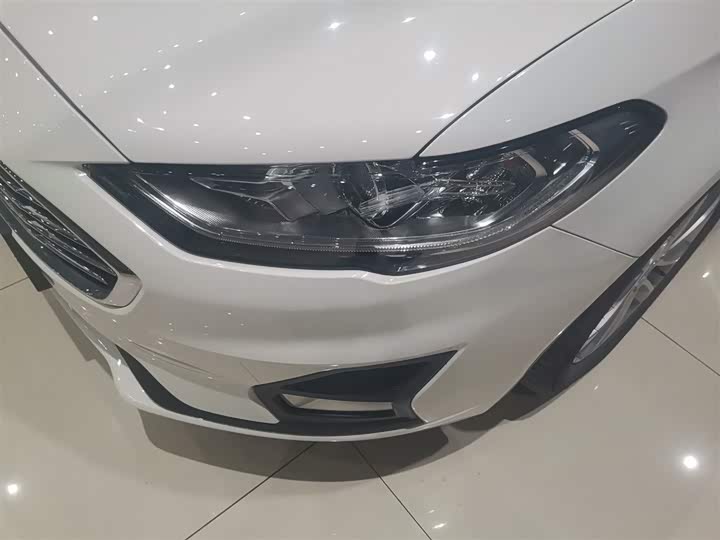 Фото 24 - Ford Mondeo