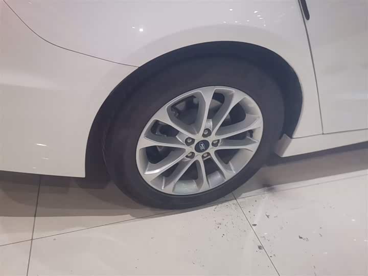 Фото 26 - Ford Mondeo