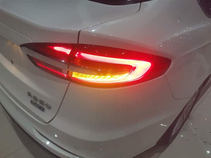 Фото 8 - Ford Mondeo