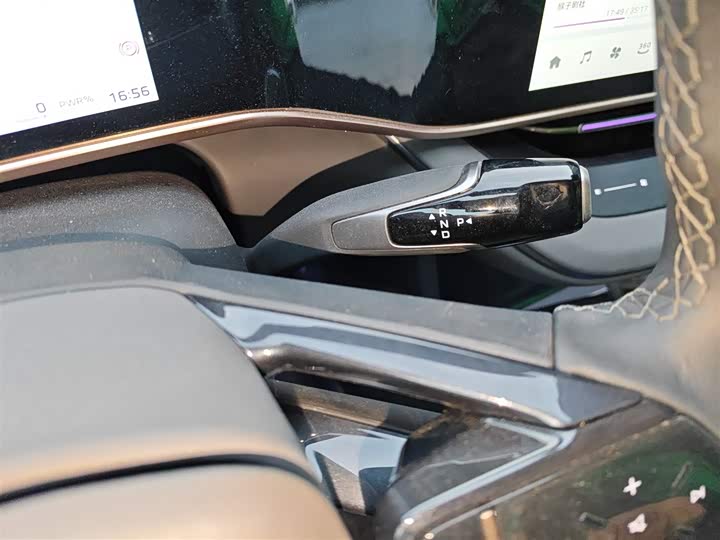 Фото 14 - Hongqi EH7