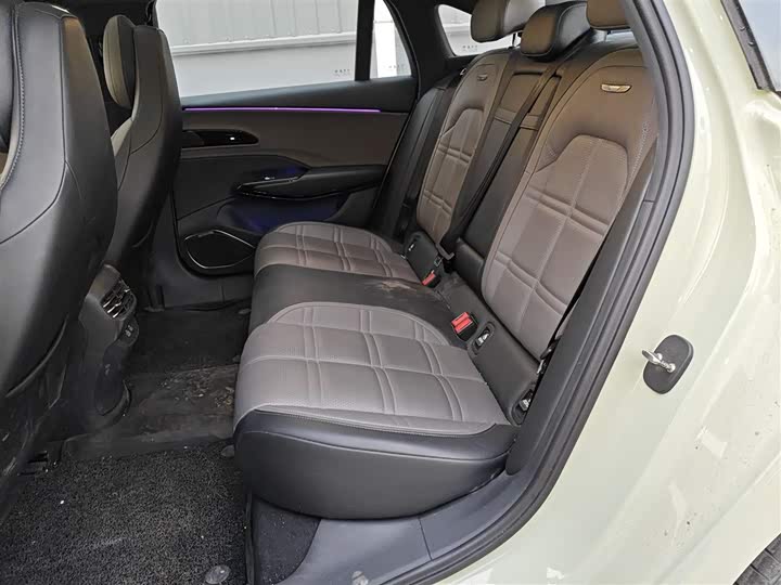 Фото 17 - Hongqi EH7