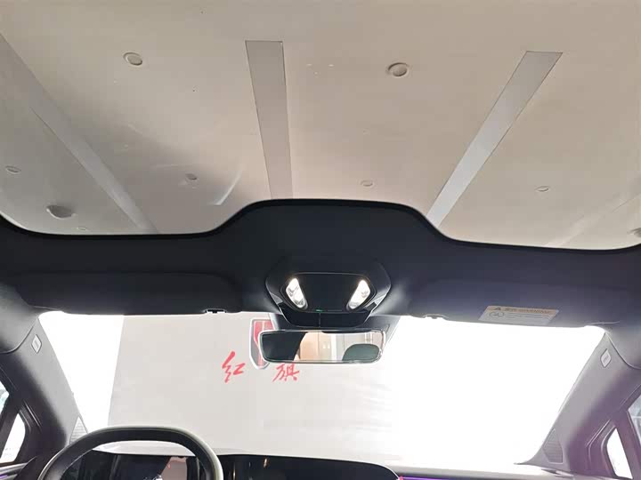 Фото 18 - Hongqi EH7