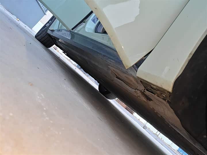 Фото 21 - Hongqi EH7