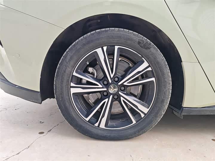 Фото 26 - Hongqi EH7